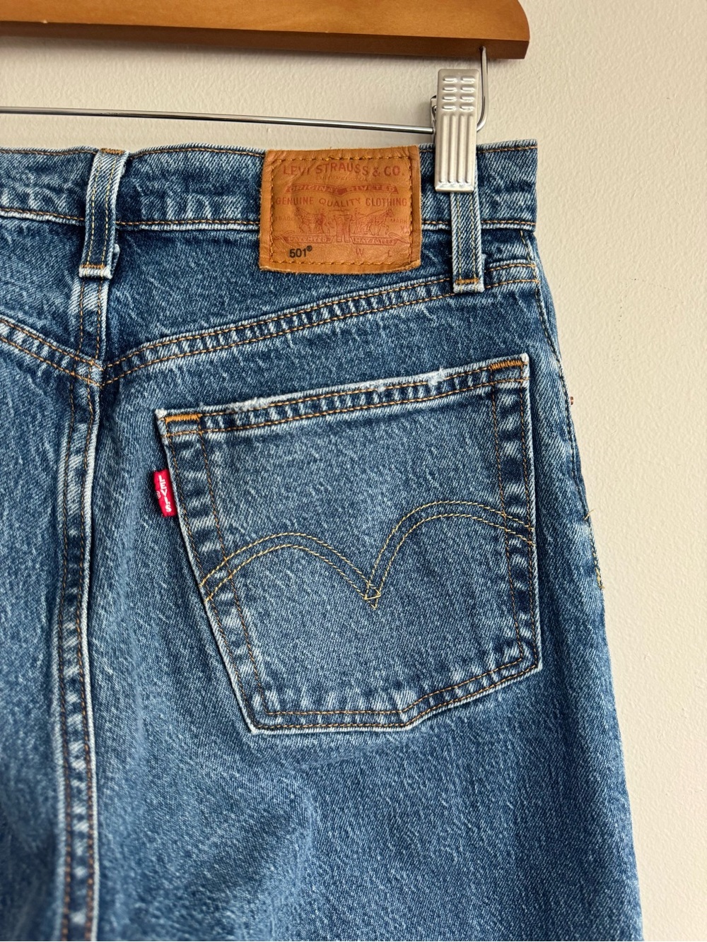 LEVIS 501s Original Cropped Womens W24 L26 Denim Jeans - Picture 14 of 16